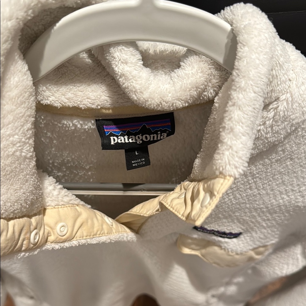 Patagonia Cream Fleece Pullover - Picture 2 of 4